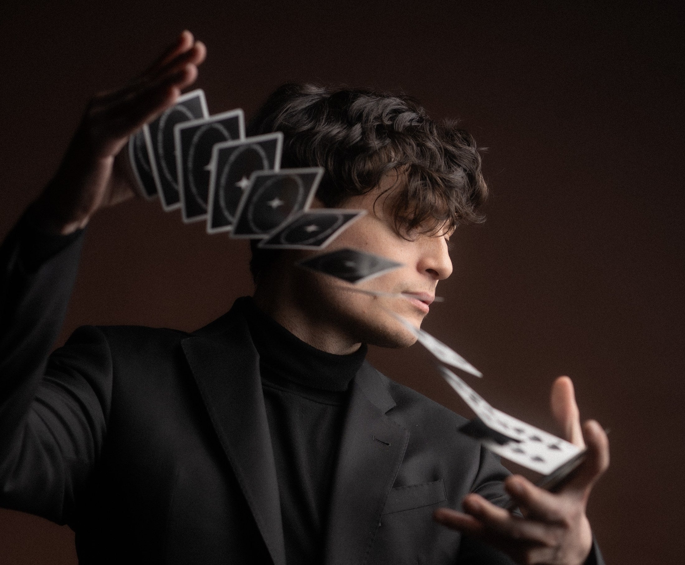 Mirinos BLACKOUT playing cards in motion.