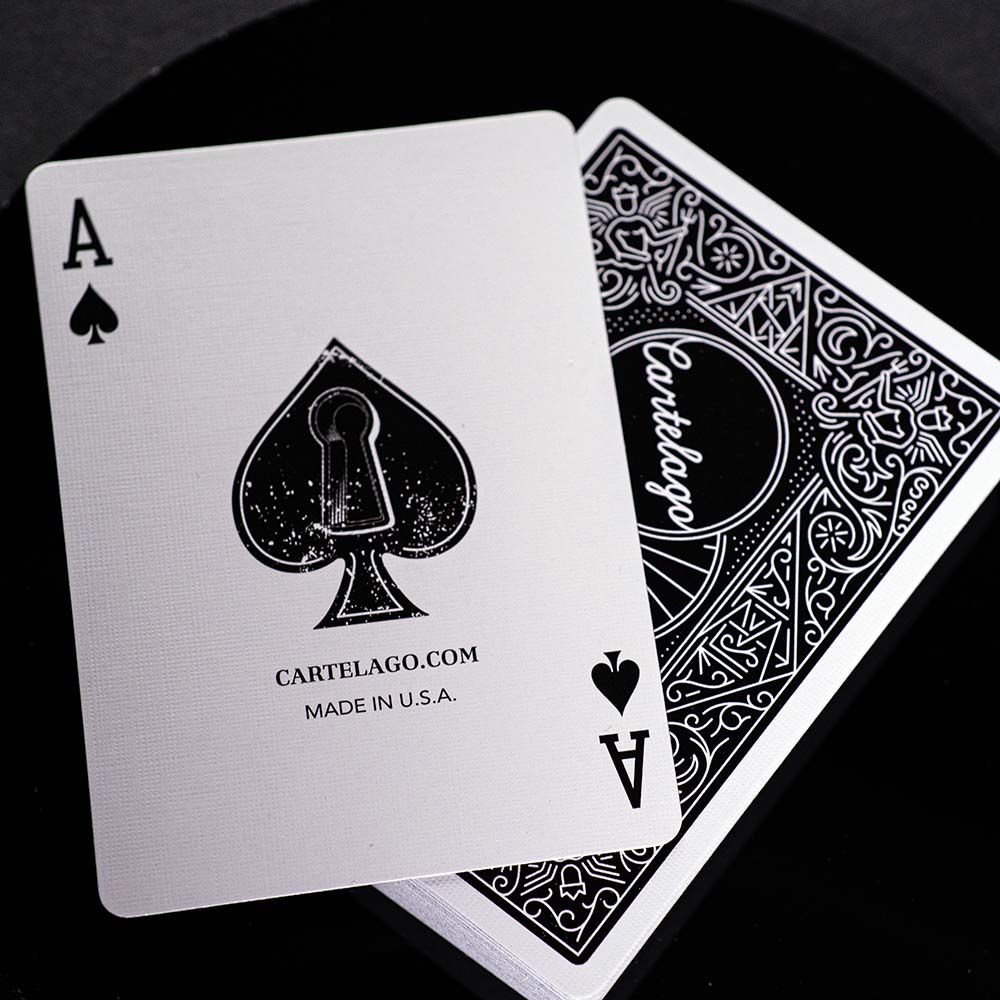 Cartelago Standards playing cards and tuck box